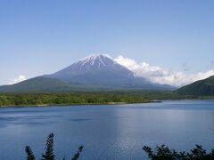 帰りに、本栖湖によって、写真を撮りました。
もう夕方になりますが、まだまだ富士山がくっきり見えていて嬉しかった～。