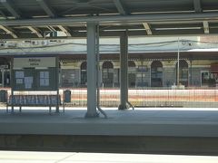 空港から約4５分でアテネ駅に到着です,
線路が付け替えられホームも移動して新しくなっていました