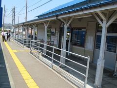 土沢駅に停車。
花巻駅を出てからまだ２５分しか経ってませんが、なんだかここまででも盛りだくさんの楽しい列車旅です。