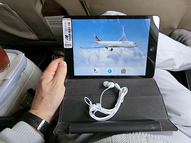 シートにはモニターが付いてなくてアイパッドが配られて来ました。<br /><br />私はほとんど使用しませんでした。