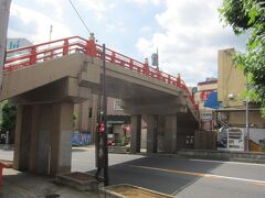 開運橋を渡ると京成成田駅前に戻ってきてしまい、
まだ時間かなりありますが､諦めて成田駅に戻ります。