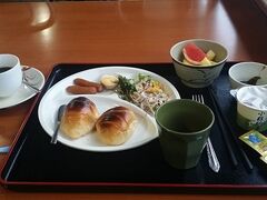 今日の朝食。シンプルですが食べ損ねるよりかはよいかと。