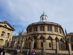 ホワイトホースの目の前にあります