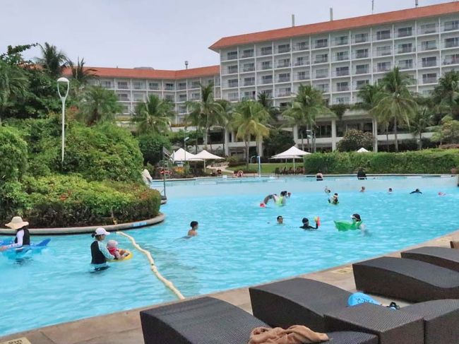 午後は水着に着替えてプールとシュノーケルです。