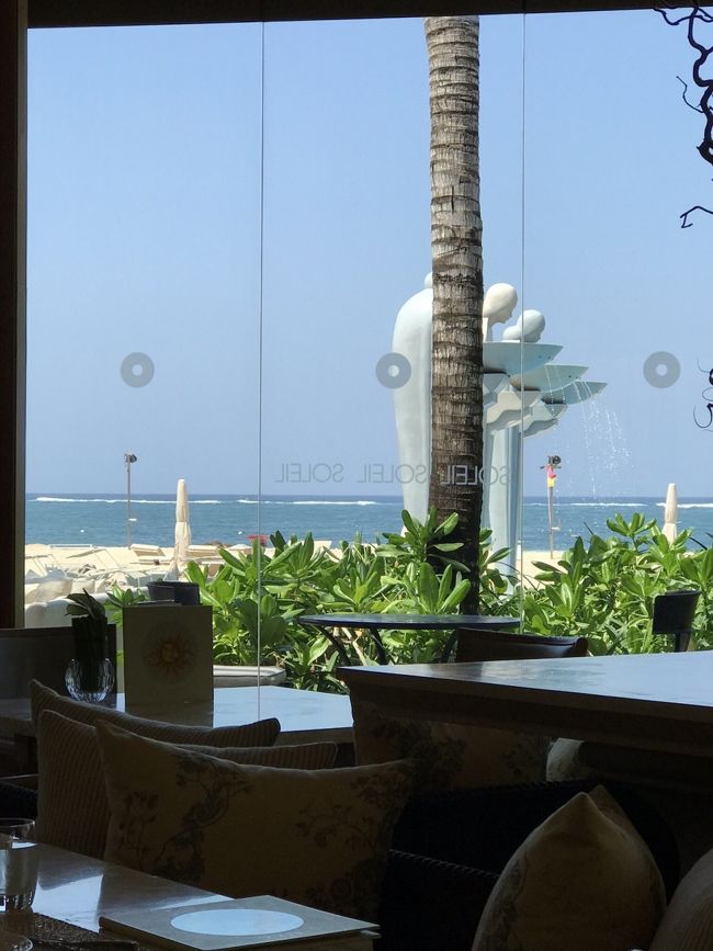 さて・・・今日のランチは・・・<br />ちょうど日曜日だったので、<br />ホテルのレストランSoleilのサンデーブランチを日本からメールで予約していました。<br />２つに分かれているんだけど、西洋の方の多い方のエリアに案内されました。<br /><br /><br />