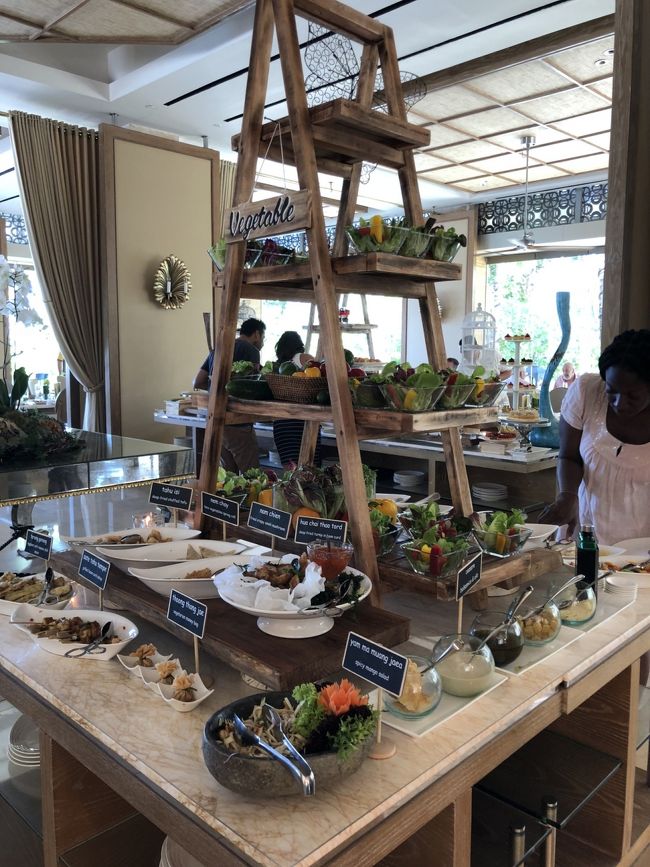 サラダコーナー