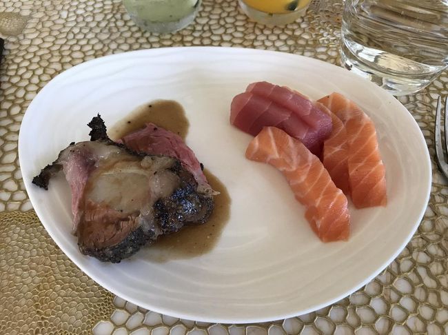 ローストビーフとお刺身<br />サーモンもまぐろもおいしい！とダンナくん。