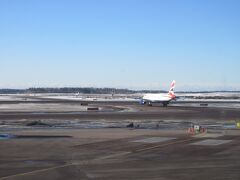 寒々としたHelsinki空港。ここで乗り継ぎ。