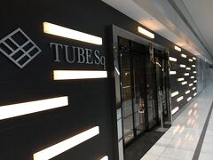 前泊の宿は、昨年オープンしたばかりのTube SQです。

翌朝早いので、豪華なホテルの客室なんかは必要ありません。