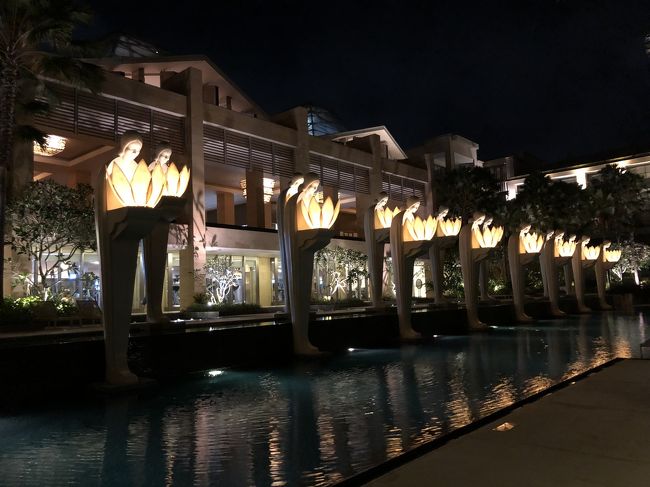 翌日、MuliaVillasからTheMuliaへ移動の日で、<br />check outしてから外出してお買い物に行くので、空いてる時間・・<br />ということで、朝一！！<br />6:30からトレーニングすることにしました。<br />翌朝の写真撮ってないんだけど、<br />女性トレーナーと1時間、初めてボクササイズやりました！！<br />めっちゃ楽しかった！！<br />あ、、ちなみにすべて英語です。<br />でもめっちゃ筋肉痛でした・・・涙<br />