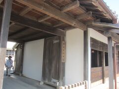 再び小野川沿をぶらぶらと歩きます。
少し歩くと伊能忠敬の旧宅が公開されていました(無料です！)
入ってみます。