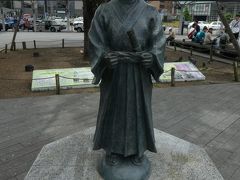 静岡駅前にあった竹千代の像。