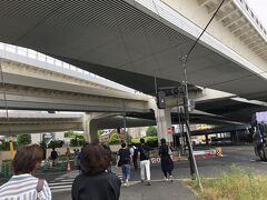 生麦駅集合

集合時間15分前には、ビシッと全員が揃うジャパンタイムに、内心感動！ 東南アジアと  ちゃうなぁ～？ みんなでビール工場へ