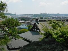 踏切渡り、浅川の一番橋へ、途中の善生寺から、見る風景。
豊田周辺がこんなに高台だとは思わなかった。
豊田駅から770メートルほど。標高差10メートルくらい。