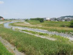 浅川をわたる。一番橋。
このあたりは、コミュニティバスが40分ごとに、高幡不動駅まで出てる。