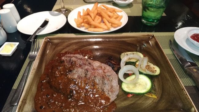 ステーキ２００ｇ<br />もうここでお腹いっぱいでした。<br />最後にデザートも進められましたがごめんなさいして<br />部屋に戻ってのんびりしました。<br />明日はいよいよ帰国です