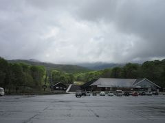 営業が終了した「たんばらスキーパーク」を訪ねてみました
「玉原ダム」から「たんばらスキーパーク」は僅か2.5km程の道のり
夏は「たんばらラベンダーパーク」として営業します、現在切替作業の真っ最中

実は3月にスキーで訪れたのですが、3月は玉原ダムが冬季閉鎖中でダムへの訪問は出来ませんでした

※その時の様子はこちら
　https://4travel.jp/travelogue/11347091

そして、玉原ダムのダムカードですが「たんばらラベンダーパーク」開園期間中は、ここで頂くことが出来ます。

※当初、昨年11月から配布が始まったダムカード「玉原ダム」と「野反ダム」は、7月下旬にオープンする「道の駅　かたしな」と共に、7月に訪問する計画でした。
しかし前日の矢木沢ダム点検放流にどうしても行きたくなり、急遽日程を早めた次第です。
