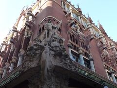 　カタルーニャ音楽堂。ガウディのライバルと目されたモンタネールの最高傑作とされている。