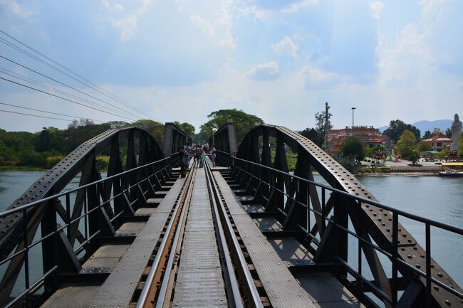 クウェー川鉄橋の上を歩いてみました。<br />