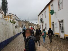 11:15バスで約132km走ってオビドスに到着。