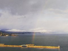 琵琶湖を眺めていたら
ちょうど小雨が降ったようで
虹が出ました。

歓迎されているようで、うれしいな。