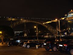夕食後、ドン・ルイス1世橋の夜景鑑賞に行きます。