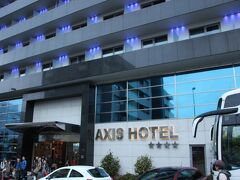 12月15日（金）ポルト歴史地区観光に出かけます。写真は昨晩泊まったAxis Porto Hotel。