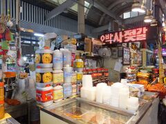 前回の旅で寄ったオバクサ商会で、再びチャンジャを買い込みます。