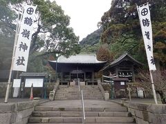 仙厳園の入り口近くにある鶴嶺神社（つるがねじんじゃ）。
島津家歴代当主とそのご家族をお祭りしている神社です。