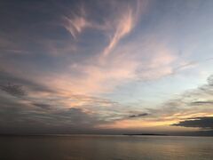 2018.5.6(日)

西表島、最後の朝です。
残念ながら雲が多いため綺麗な朝焼けにはならなかった。

今日は浦内川のジャングルクルーズに行きます。