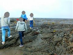 キラウエア火山ツアー。
みんなで溶岩ウォーク。
山は寒いのと転ぶとけがをしやすいので長袖長ズボン必須。