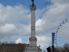 正面に見える立派なのはジロンド派記念碑。
もう少し自由時間があればこの広場もじっくり見てみたかったな。