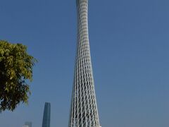 またまた地下鉄に乗って、
次は広州塔へやってきました！
周囲は公園になっていて、天気も良くて爽快！