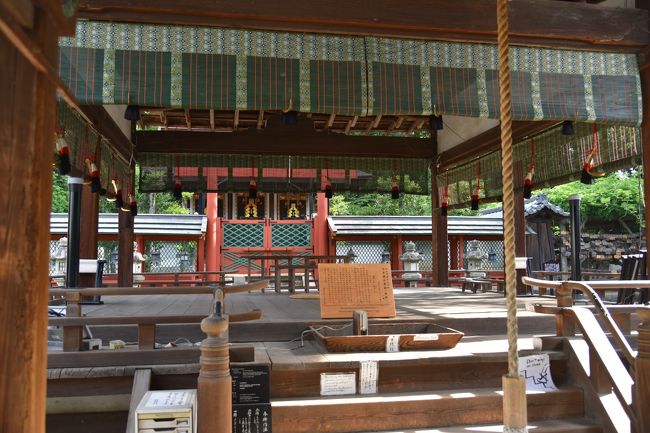 氷室神社の拝殿。