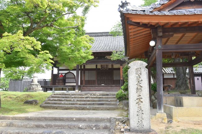 東大寺指図堂。平安末期に平重衡が南都焼討をしたあと、東大寺再建にあたった重源上人が指図をしたところとなっている。