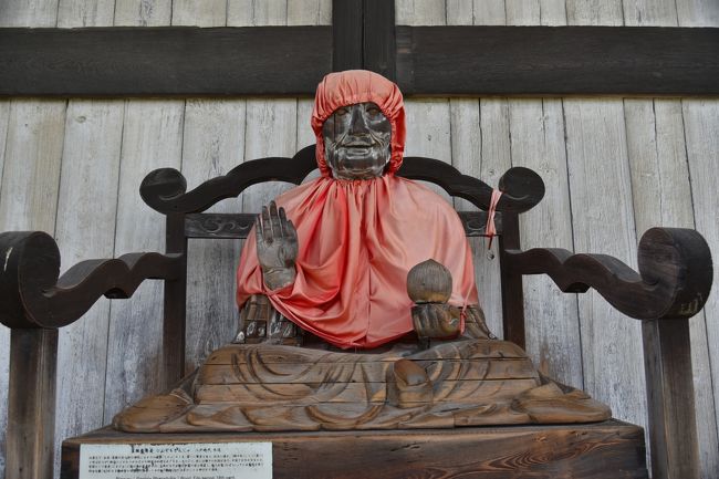 東大寺大仏殿の賓頭盧（びんずる）さん。これも顔が怖い。