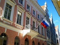 15：30
　次の目的地へと向かいます。
　ロシア博物館を目指しているのですが見つかりません。ロシアの旗があるのでここかと思ったら大使館でした。