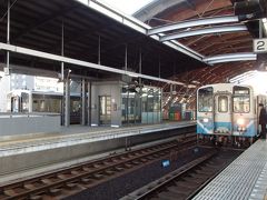 高知駅。
キハ32が停まっていました。四国らしい列車。