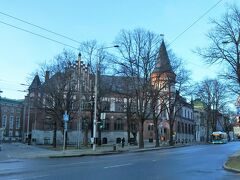 　エストニア銀行博物館が見えます。
　建物は1902年に建てられたもの。