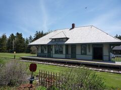 さてお次は、エルマイラ鉄道博物館へ（途中でリカーショップに寄った）。
こちらも、今日からオープン。

赤毛のアンの映画でブライトリバー駅の撮影に使われたところだそうです。