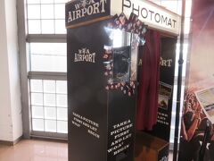 空港駅からエスカレーターを上がると・・・

WACKEN AIRPORT PHOTOMAT

いわゆる

プリクラWACKENバージョン!!

なんとタダです!!