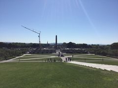 オスロのガイドツアーは彫刻と市庁舎の2か所だけの観光です。
ヴィーゲラン彫刻公園
Vigelandsparken
は、市内から3㎞ほど離れています。
