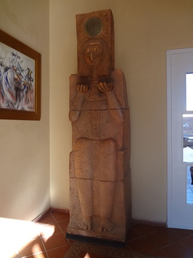 中からミイラが出てきそう。