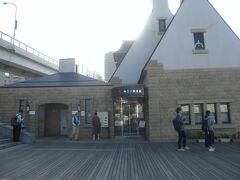  JR横須賀駅近くまで来ました。