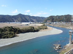 それでは出発……いきなり川に併走です。
窪川のすぐ近くも四万十川流れているんですね。