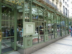 ラデュレ
満員ですね