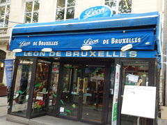ベルギーで食べたレオンデゥブリュッセルを見つけ、ランチにする
開始時間まで待った。
