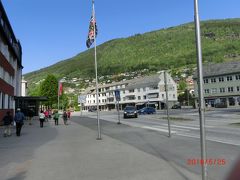 ベルゲン鉄道の発車まで時間があるので、
パーク ホテル ボッセヴァンゲン　で少し休憩させていただき、
前にあるVangsvatnet ヴァングス湖の湖畔を少し歩いたりしました。