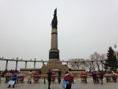 中央大街を抜けて，スターリン広場と防洪紀念塔。
漢字だと，斯大林。
なんか分かるようで分からないようで。