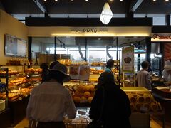 ドンクでパンを買いました。